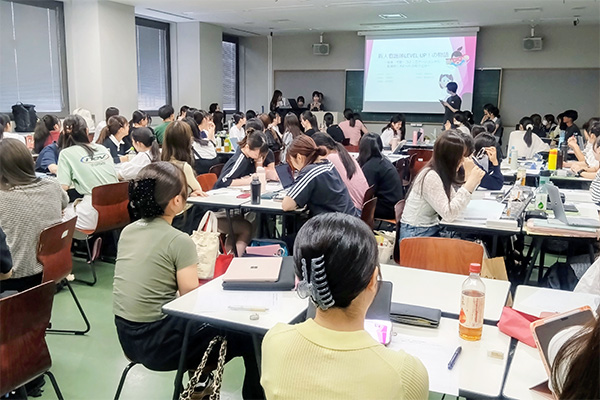 まとめの発表会：どのグループも趣向を凝らしたストーリーとスライドでした